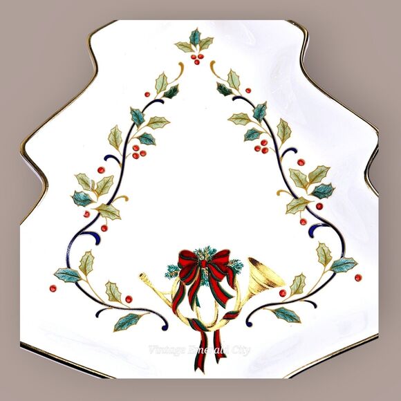 MIKASA Vtg Christmas Tree Candy Dish Holiday Elegance Holly Berries 8-3/4 inch - Picture 10 of 12